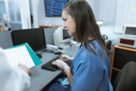 Hasta kayıtlarına izinsiz erişime karşı NHS'den sert tedbirler geldi