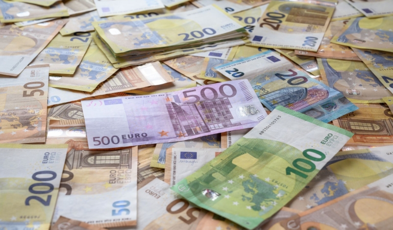 Ağustos 2026'da Euro Bölgesi'nde Ticaret Açığı 16,1 Milyar Euro'ya Yükseldi