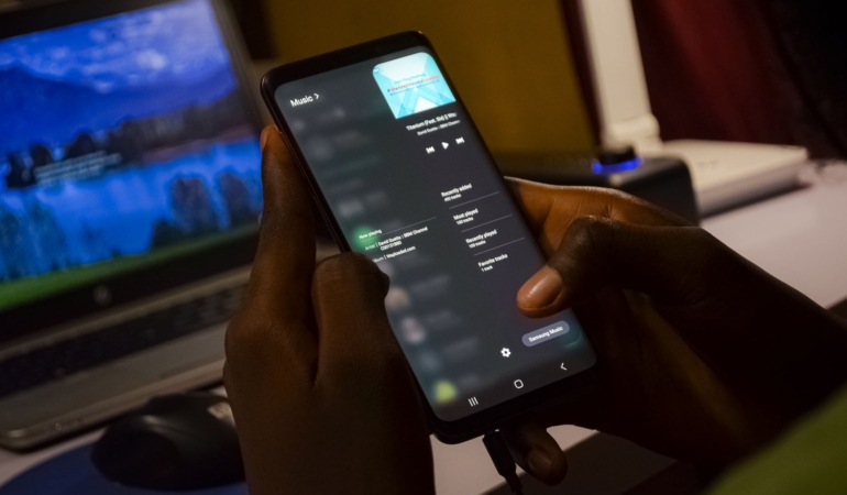 Deezer, AI Üretimi Müzikleri Kullanıcılara Gizleyecek